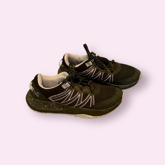Women’s Avia Sneakers - Picture 2 of 10